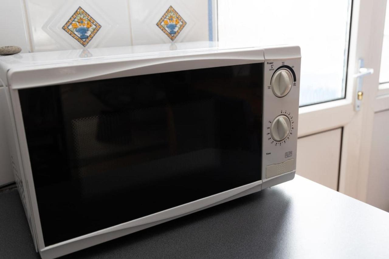 3 Bed Home Sleeps 8 People Located 1 Min From Train Stop - Otley Terrace 올덤 외부 사진