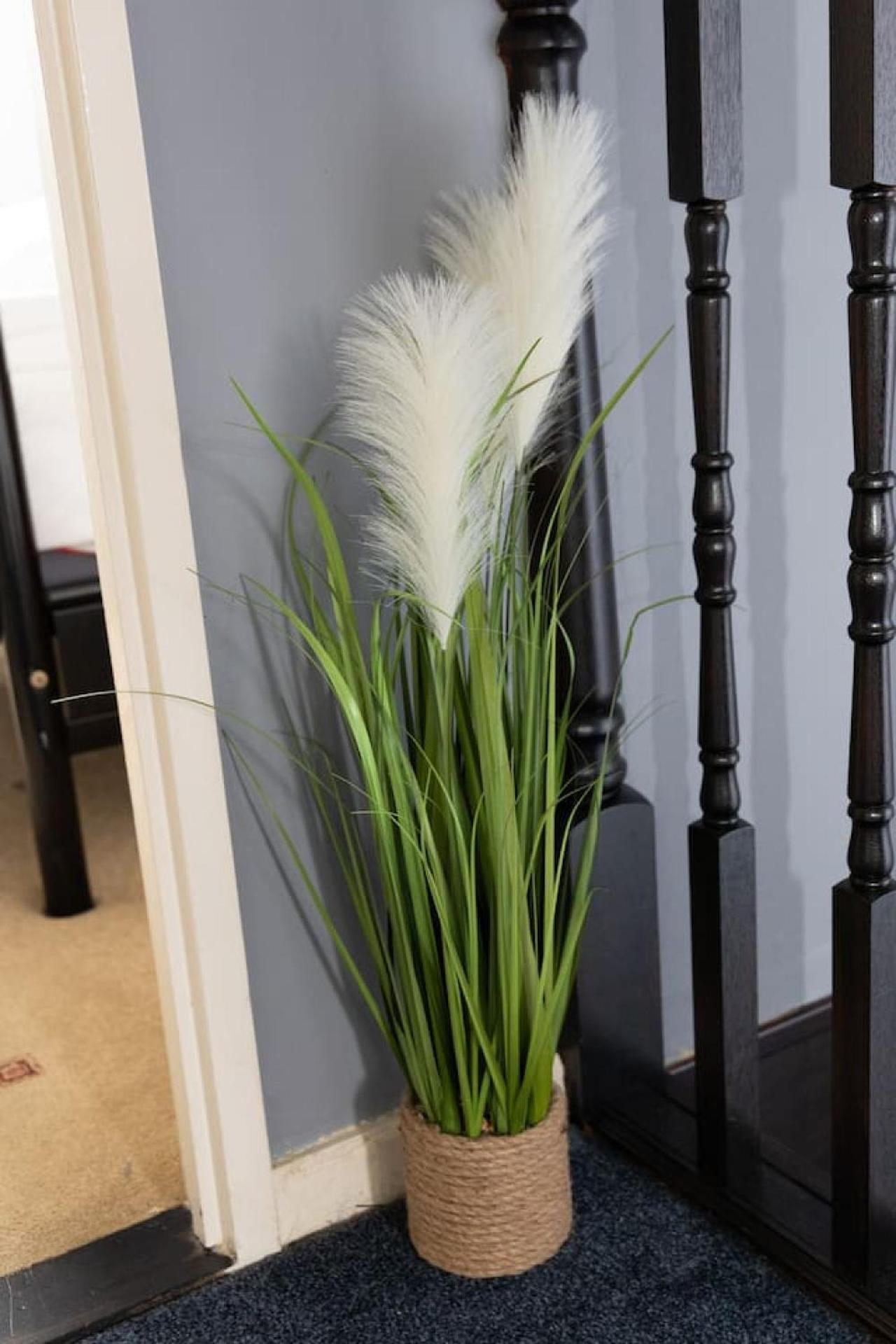 3 Bed Home Sleeps 8 People Located 1 Min From Train Stop - Otley Terrace 올덤 외부 사진